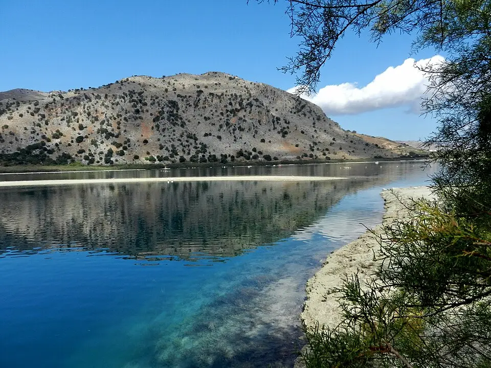 Lake_Kournas_-_panoramio_(8)